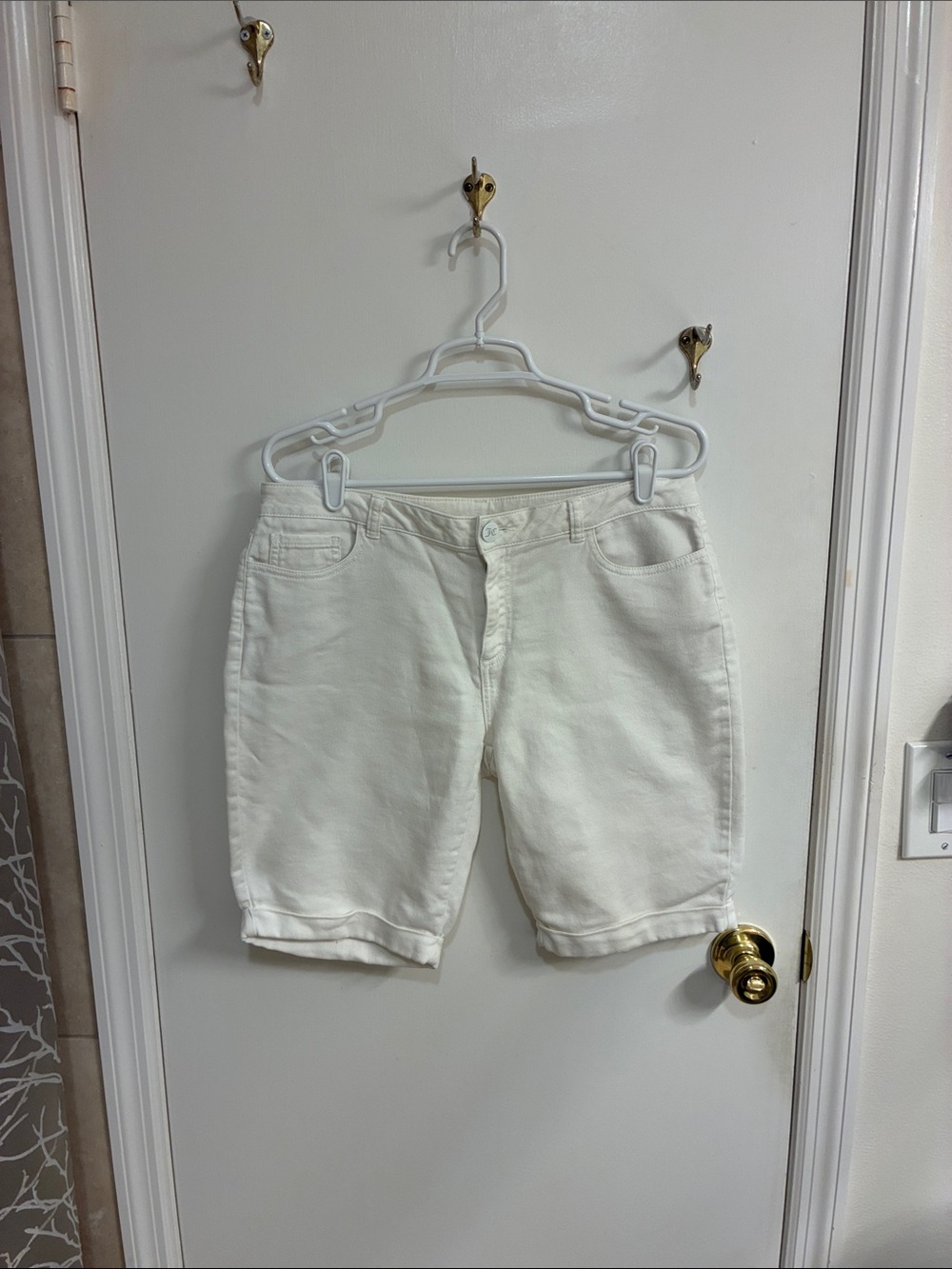 Juicy Couture White Bermuda Shorts Sz 10
